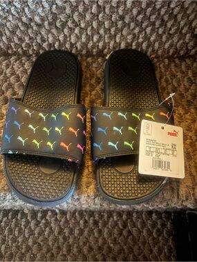 Kids puma slides size 5 $10
